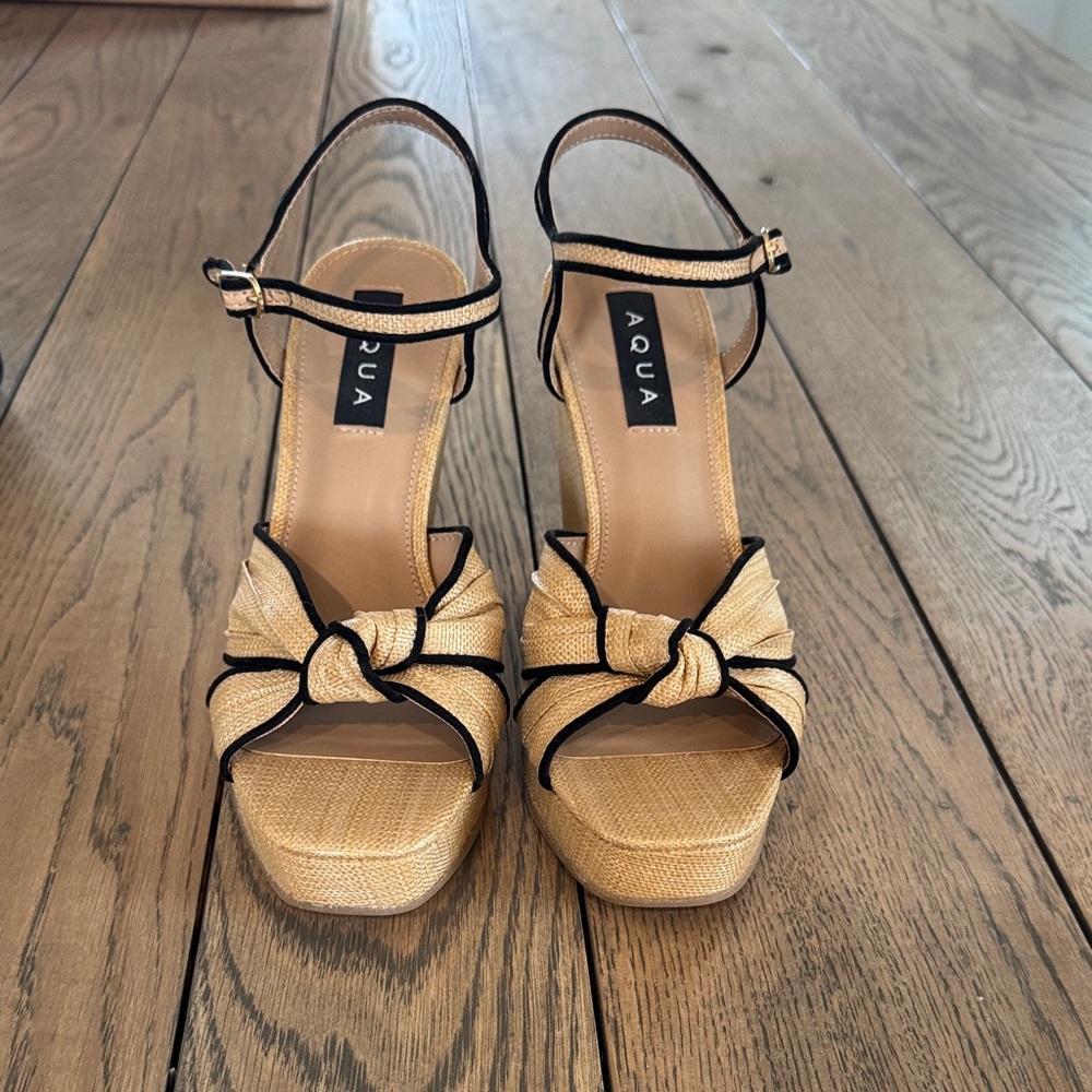 AQUA Women's Tan Raffia Platform Sandals
